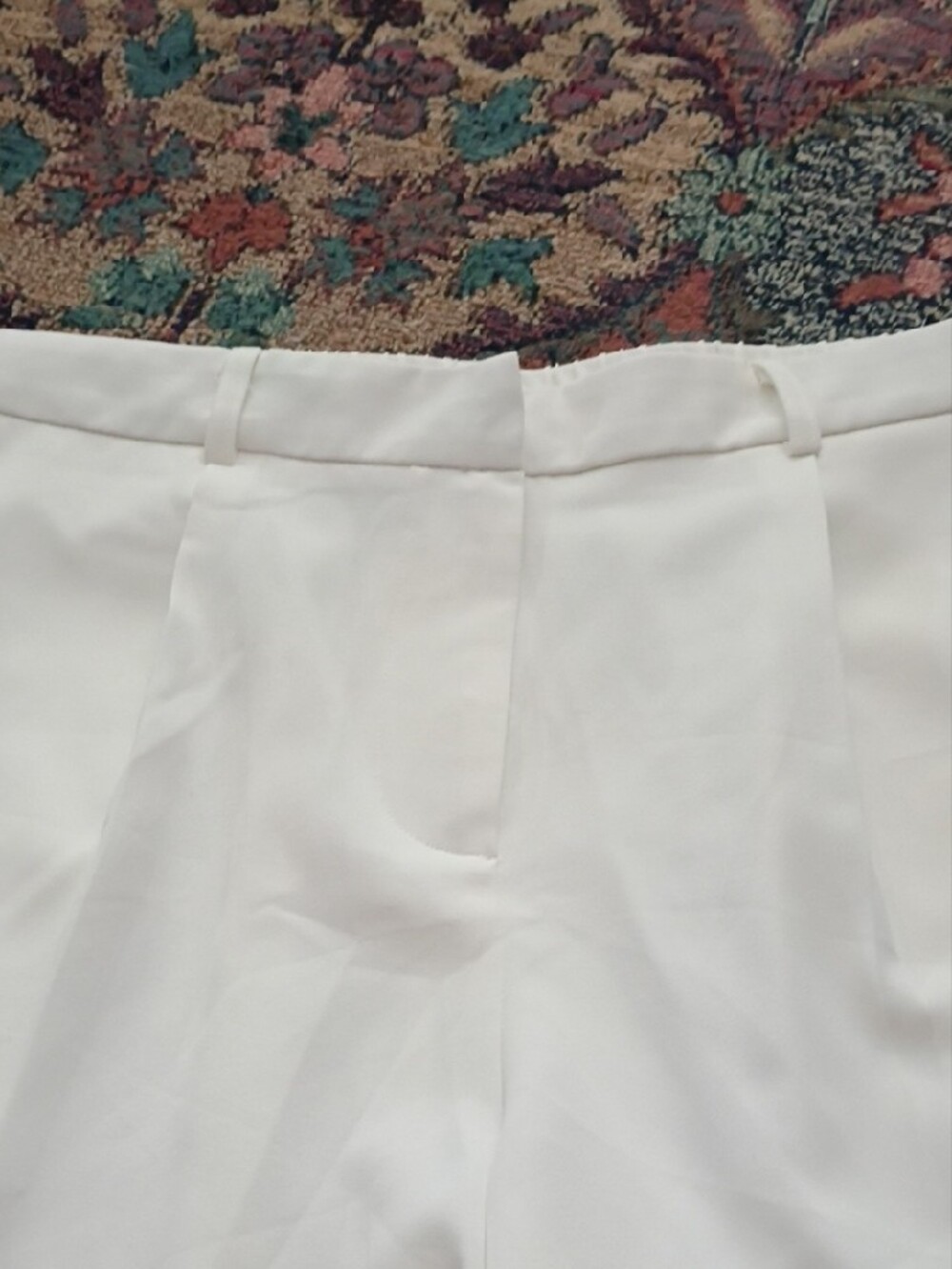 Classic White High-Rise Tailored Bermuda Shorts - Picture 2 of 4